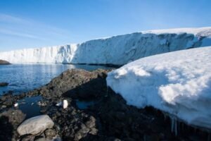Photos-of-Antarctic-Icebergs-01