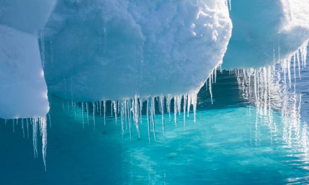 Photos-of-Antarctic-Icebergs-03