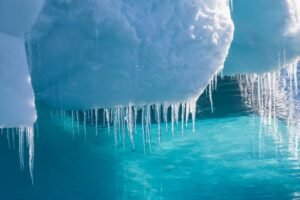 Photos-of-Antarctic-Icebergs-03