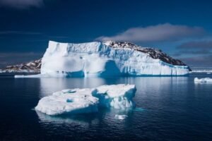 Photos-of-Antarctic-Icebergs-06
