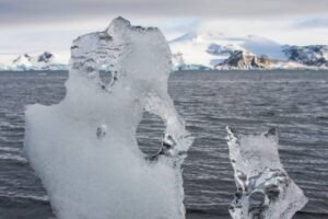 Photos-of-Antarctic-Icebergs-07