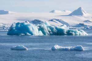 Photos-of-Antarctic-Icebergs-14 Photos-of-Antarctic-Icebergs-14