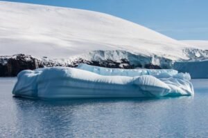 Photos-of-Antarctic-Icebergs-17 Photos-of-Antarctic-Icebergs-17