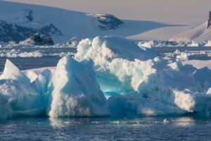Photos-of-Antarctic-Icebergs-19 Photos-of-Antarctic-Icebergs-19