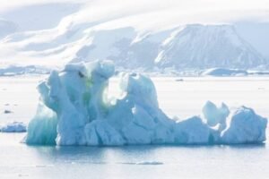 Photos-of-Antarctic-Icebergs-28 Photos-of-Antarctic-Icebergs-28