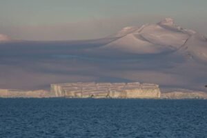 Photos-of-Antarctic-Icebergs-29 Photos-of-Antarctic-Icebergs-29