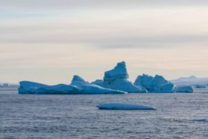 Photos-of-Antarctic-Icebergs-32 Photos-of-Antarctic-Icebergs-32
